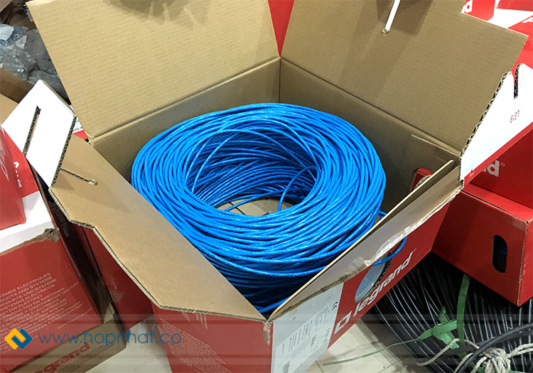Mở hộp cáp mạng Cat5e UTP Legrand Mở hộp cáp mạng Cat5e UTP Legrand