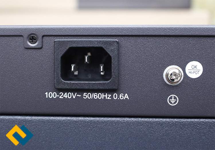 Nguồn điện ở mặt sau của Switch